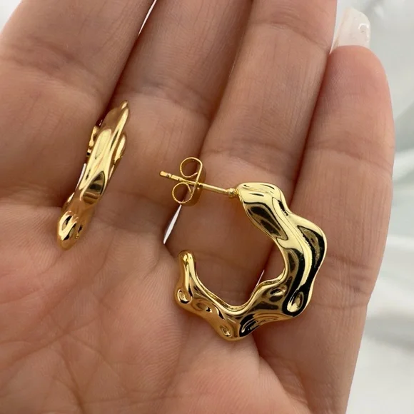 Zara 18k Gold Color Plated Wave Design Gold Hoop Earrings - Picture 7 of 9